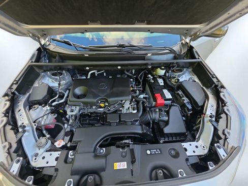 Used 2021 Toyota RAV4 LE AWD/4WD image 8