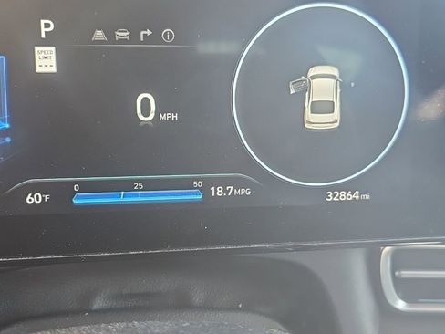 Used 2025 Hyundai Elantra SEL image 9