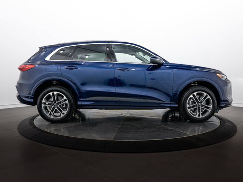 Used 2025 Audi Q5 Premium w/ Convenience Package AWD/4WD image 3
