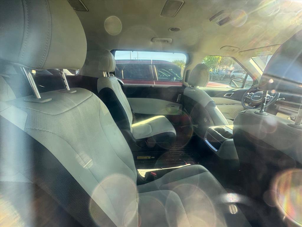 Certified 2025 Kia Carnival EX FWD image 4