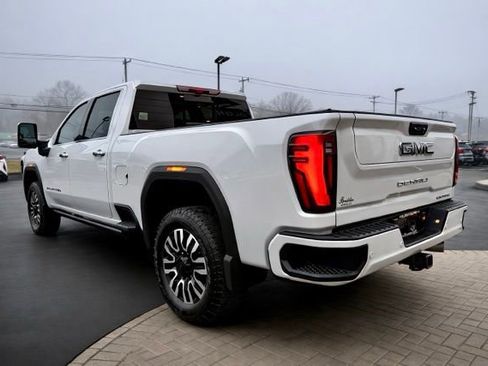 Used 2025 GMC Sierra 2500 Denali Ultimate image 9