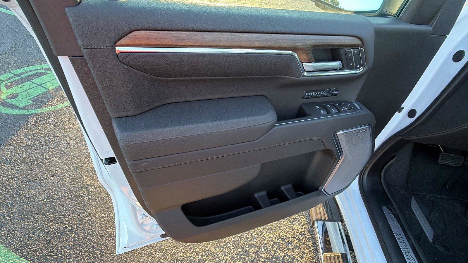 New 2026 Chevrolet Silverado 1500 High Country w/ High Country Premium Package AWD/4WD image 15