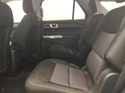 Used 2024 Ford Explorer XLT RWD image 18
