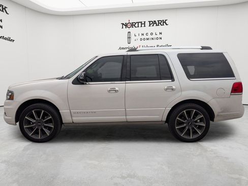 Used 2017 Lincoln Navigator Reserve RWD image 6