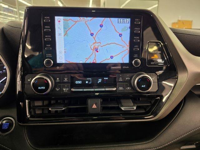 Used 2020 Toyota Highlander XLE AWD/4WD image 21