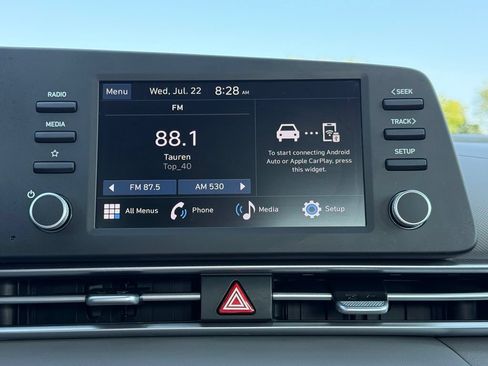Certified 2025 Hyundai Elantra SE FWD image 14