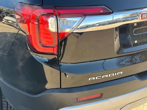 Used 2023 GMC Acadia SLT image 13