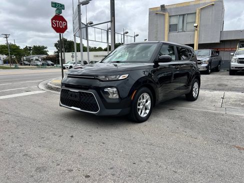 Used 2020 Kia Soul S image 2