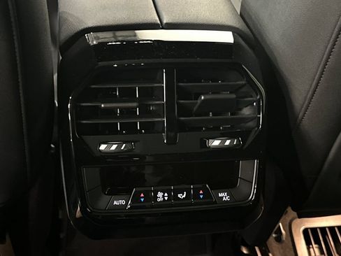 Used 2024 BMW iX xDrive50 w/ Sport Package AWD/4WD image 14