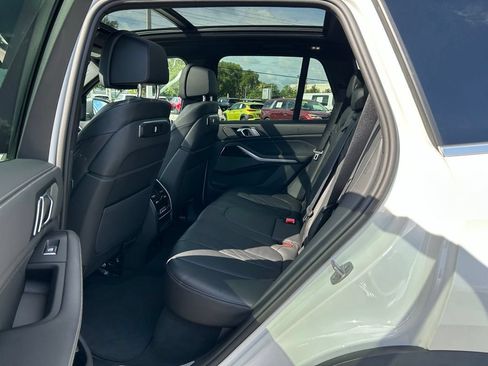 Used 2025 BMW X5 xDrive50e AWD/4WD image 61