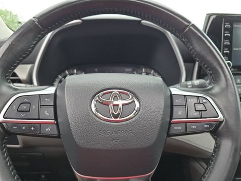 Used 2021 Toyota Highlander XLE FWD image 33