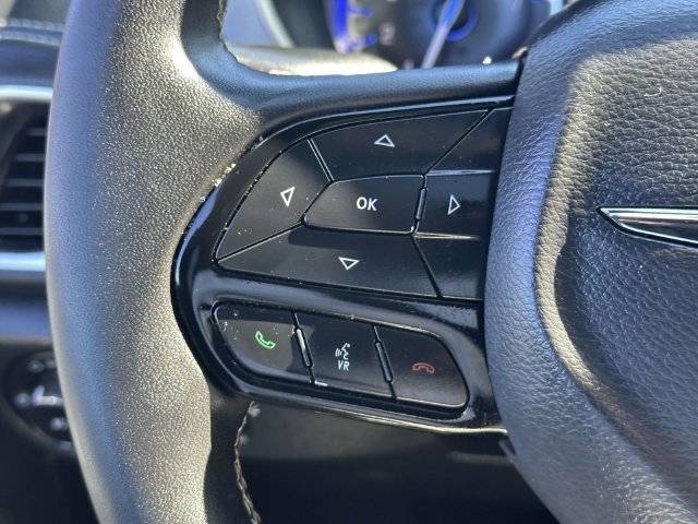 Certified 2025 Chrysler Pacifica Limited FWD image 12