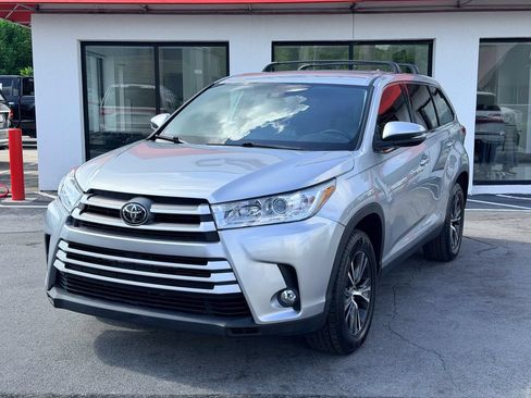 Used 2019 Toyota Highlander Plus FWD image 10
