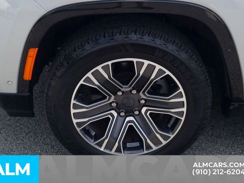 Used 2023 Jeep Wagoneer L Series II image 15