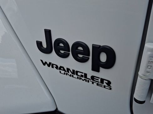 Used 2021 Jeep Wrangler Unlimited Sahara image 30