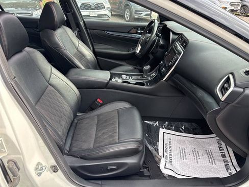 Used 2023 Nissan Maxima SR w/ Sport Mat Group FWD image 9