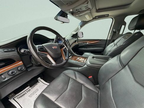 Used 2018 Cadillac Escalade Luxury image 46