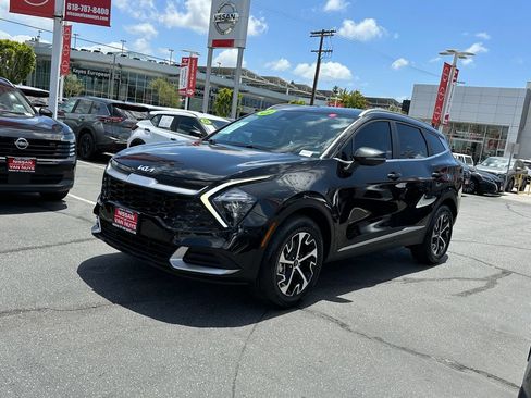 Used 2023 Kia Sportage EX AWD/4WD image 2