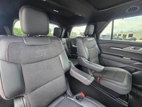 Used 2025 Ford Explorer ST AWD/4WD image 17