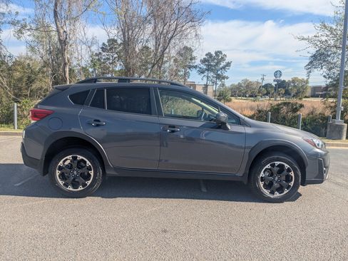 Used 2022 Subaru Crosstrek 2.0i Premium AWD/4WD image 2