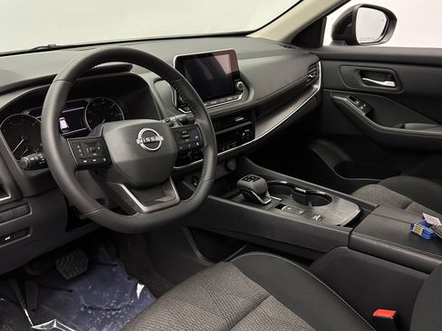 Used 2026 Nissan Rogue SV image 8