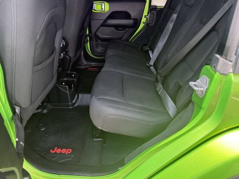 Used 2019 Jeep Wrangler Unlimited Sahara AWD/4WD image 24