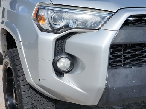 Used 2016 Toyota 4Runner SR5 AWD/4WD image 9