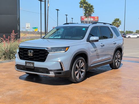 Used 2024 Honda Pilot Touring image 5