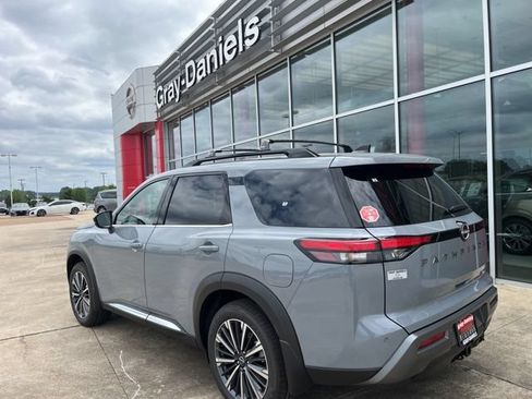 New 2026 Nissan Pathfinder Platinum FWD image 2