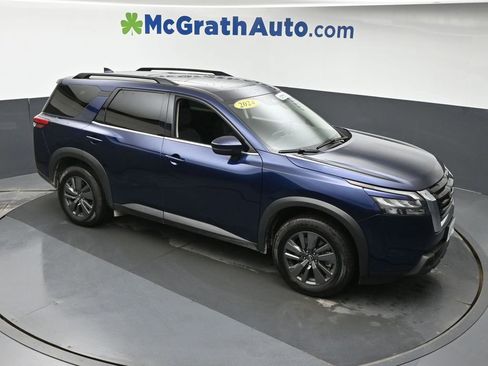 Used 2024 Nissan Pathfinder SV w/ SV Premium Package image 3
