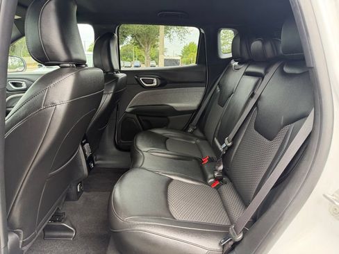 Used 2024 Jeep Compass Latitude AWD/4WD image 15