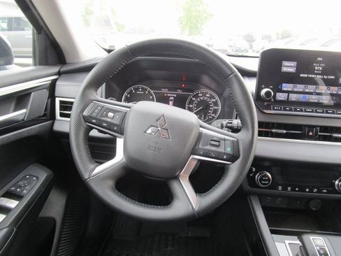 Used 2024 Mitsubishi Outlander SE image 26