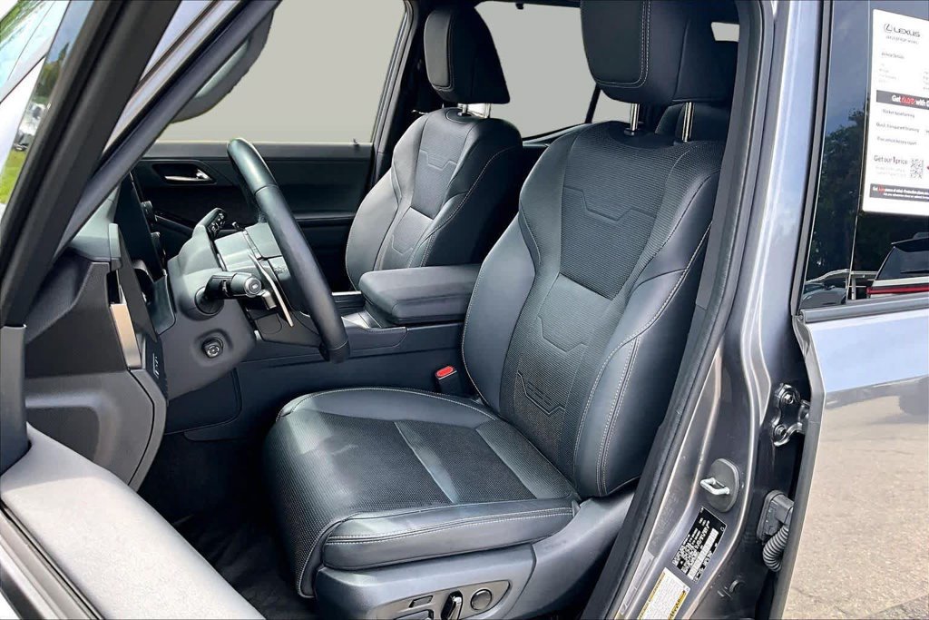 Used 2024 Lexus GX 550 w/ Accessory Package (Z1) AWD/4WD image 8