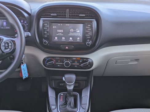 Used 2020 Kia Soul LX FWD image 17