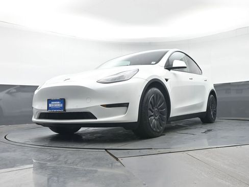 Used 2021 Tesla Model Y Long Range image 28