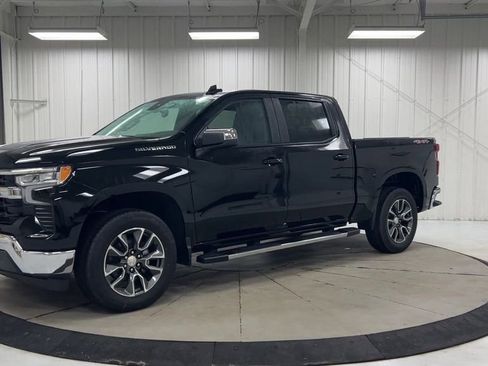 Used 2022 Chevrolet Silverado 1500 LT AWD/4WD image 4