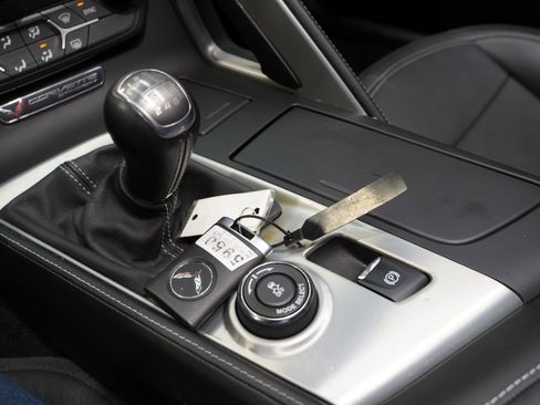 Used 2018 Chevrolet Corvette Stingray Coupe RWD image 60