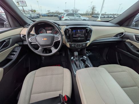 Used 2022 Chevrolet Traverse LS image 12