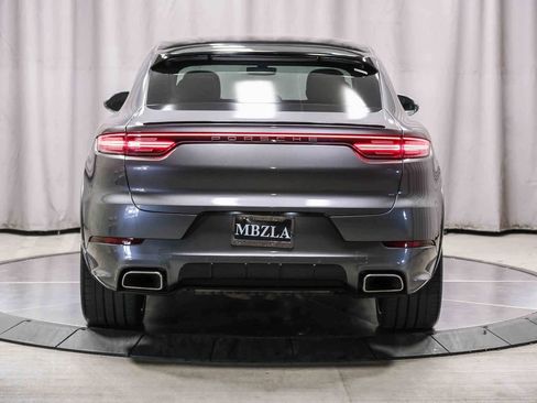 Used 2022 Porsche Cayenne image 3