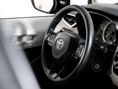 Used 2022 Toyota Corolla LE image 11