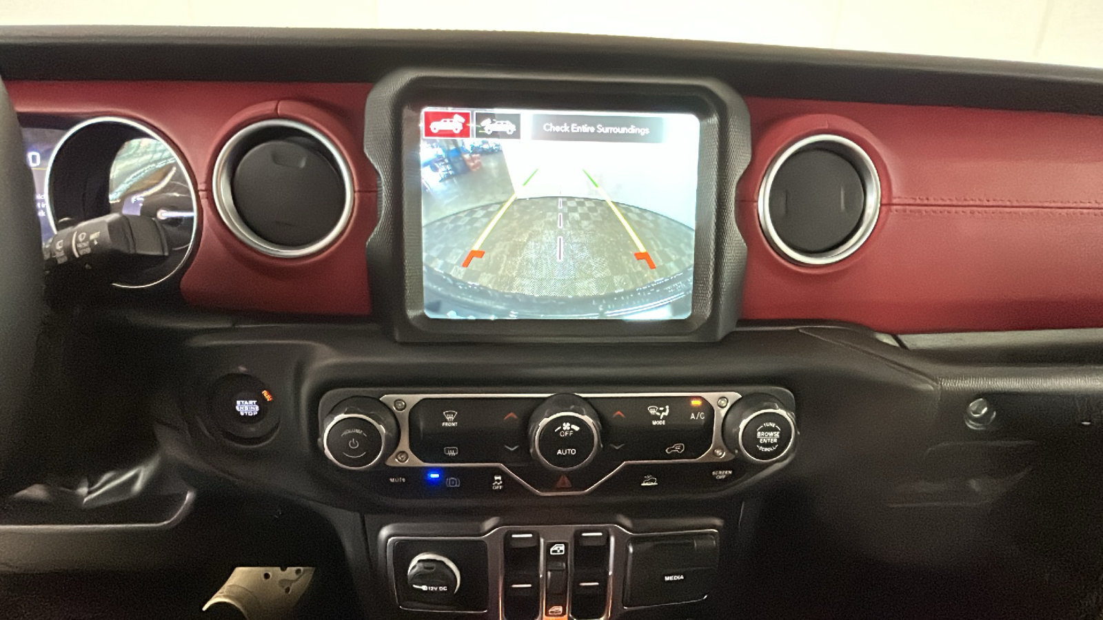 Used 2023 Jeep Wrangler Unlimited Rubicon 4xe AWD/4WD image 27