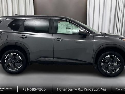 Used 2025 Nissan Rogue SV AWD/4WD image 4