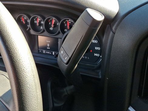 Used 2022 Chevrolet Silverado 1500 Custom image 14