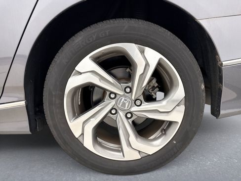 Used 2018 Honda Accord EX-L image 9