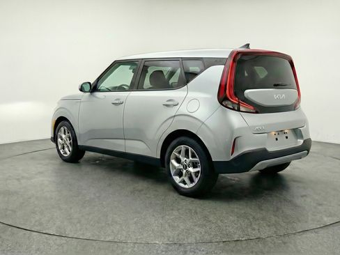 Used 2025 Kia Soul LX w/ LX Technology Package image 6