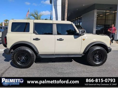 Used 2025 Ford Bronco Badlands AWD/4WD image 3