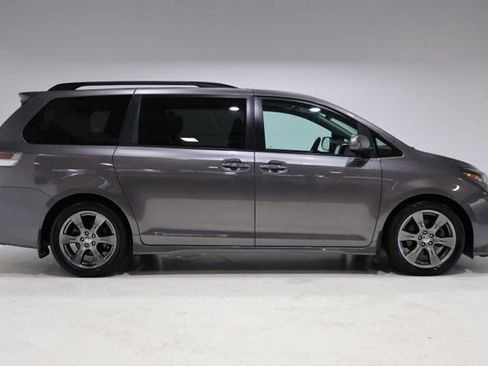 Used 2017 Toyota Sienna SE Premium FWD image 9