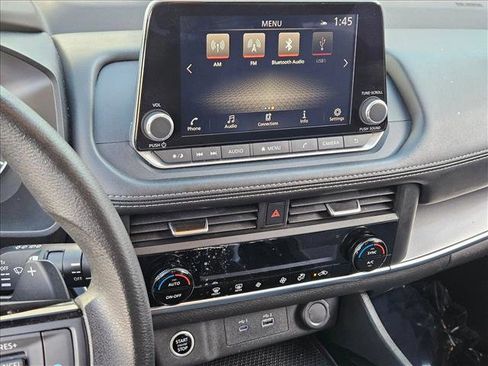 Used 2023 Nissan Rogue SV image 14