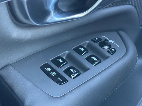 New 2025 Volvo XC90 B5 Plus image 17