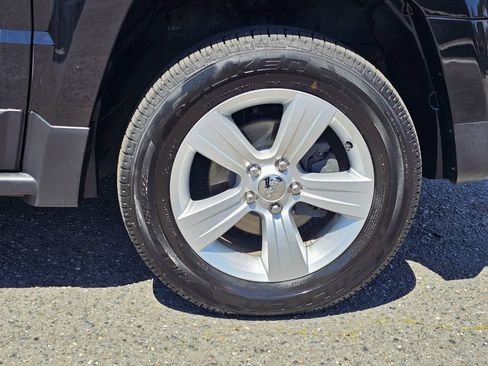 Used 2015 Jeep Patriot Sport w/ Power Value Group AWD/4WD image 10